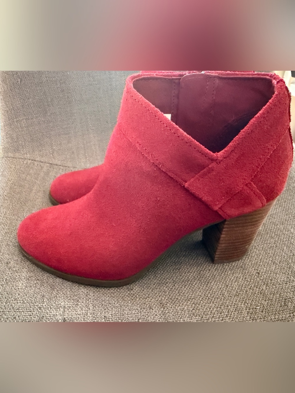 Koolaburra Red Burgundy Suede Ankle Booties with Stacked Heel size 9